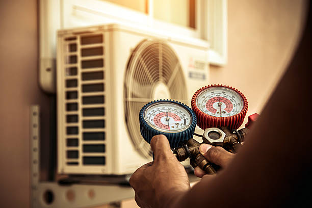 Professional Hvac technician working in Oakwood, PA